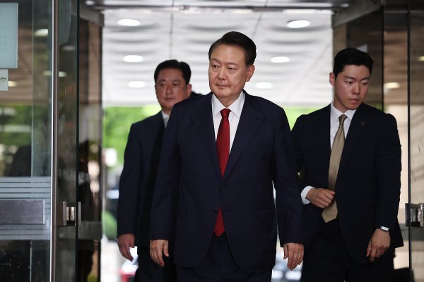全电配资 尹锡悦走路都困难？韩特检组称其“健康状况良好”